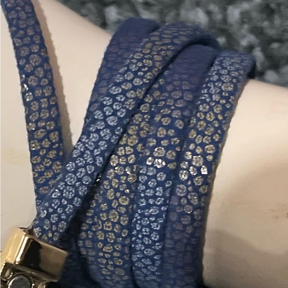 Bracelets - Picture 6 of 8